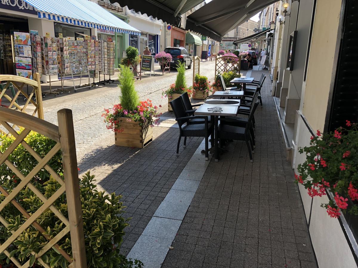 Hotel Restaurant Herard Bourbonne-les-Bains Exterior photo